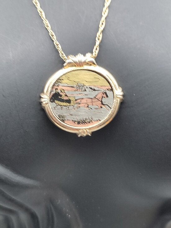 Avon Jewelry - Vintage 1982 Avon Country Christmas Pendant Necklace 18" Gold Tone Chain